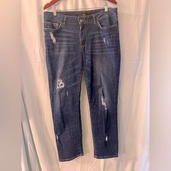 Lee Denim - ‼️2/$20 SALE‼️Lee cropped women’s distressed jeans dark wash size 16, plus